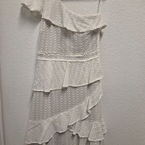 Gianni Bini Cream One-Shoulder Lace Dress